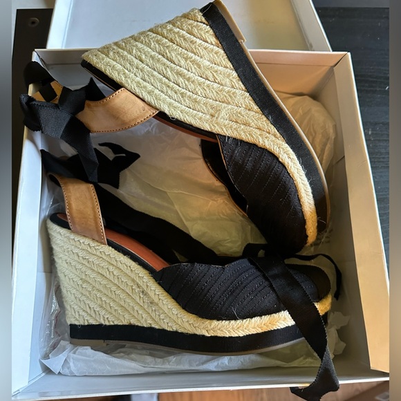 GAP size 8 wedge Black, tan, jute - Picture 2 of 6